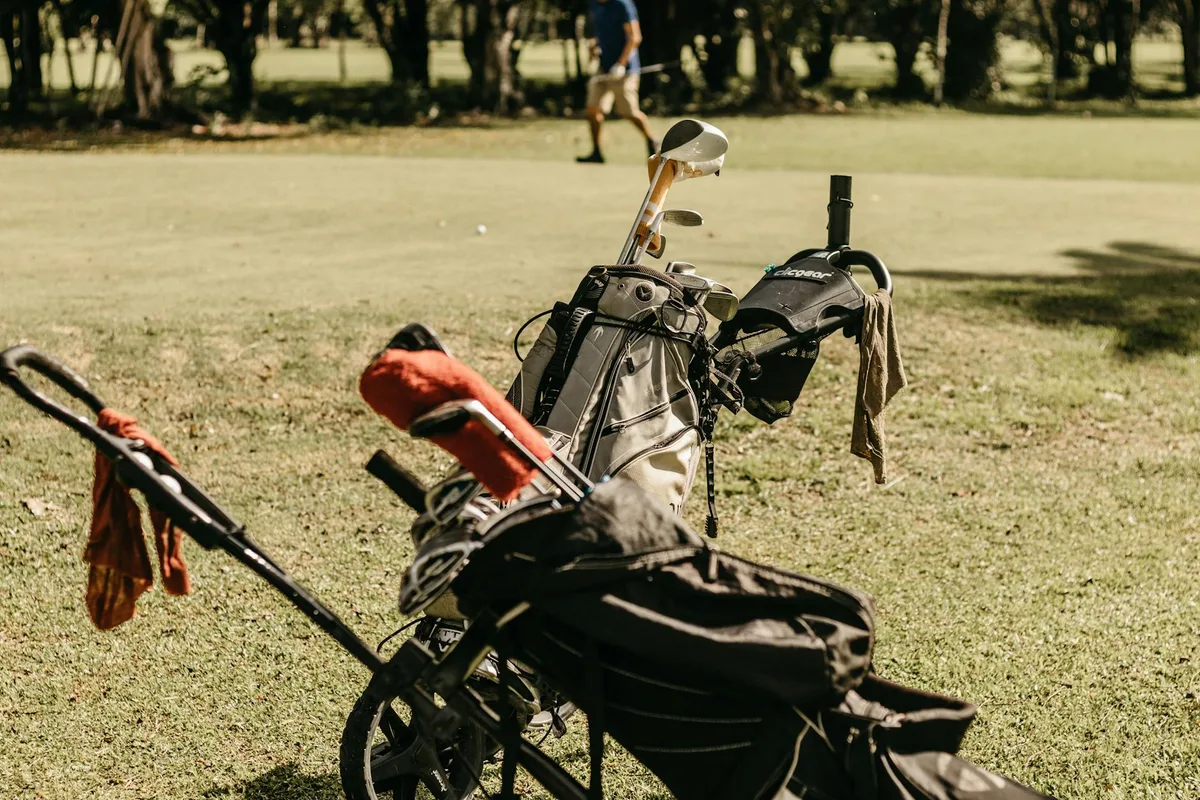 Golf Bag Buying Guide: How to Choose the Right Bag in 2026
